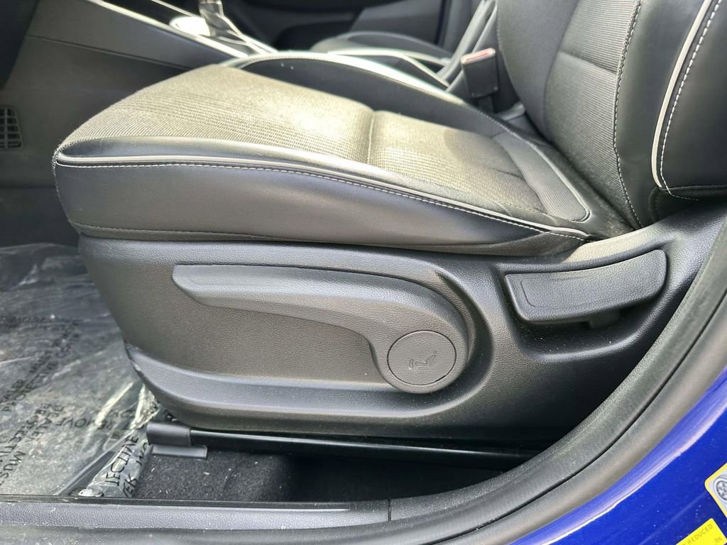 Used 2022 Hyundai Venue Limited FWD image 10