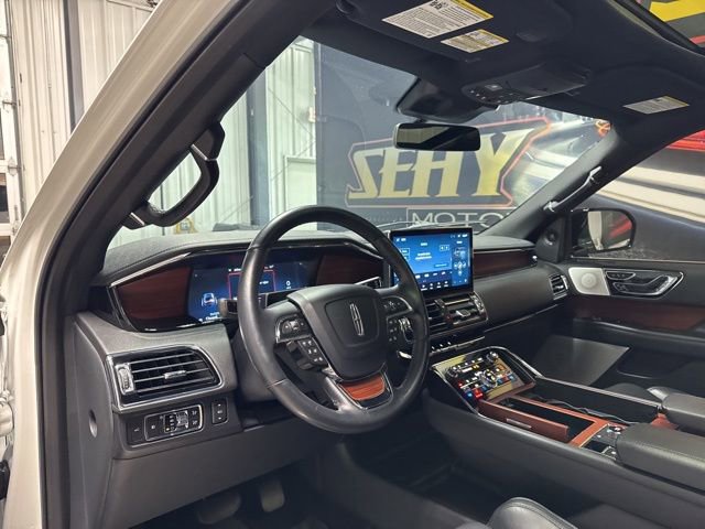 Used 2023 Lincoln Navigator Reserve image 5
