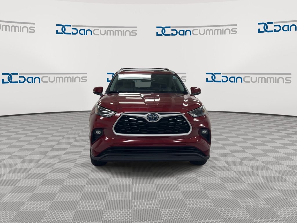 Used 2023 Toyota Highlander XLE AWD/4WD image 3