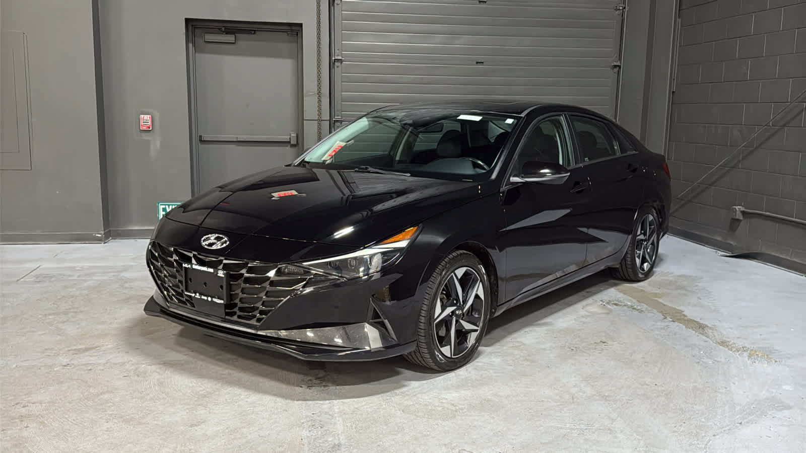 Used 2022 Hyundai Elantra Limited FWD image 3
