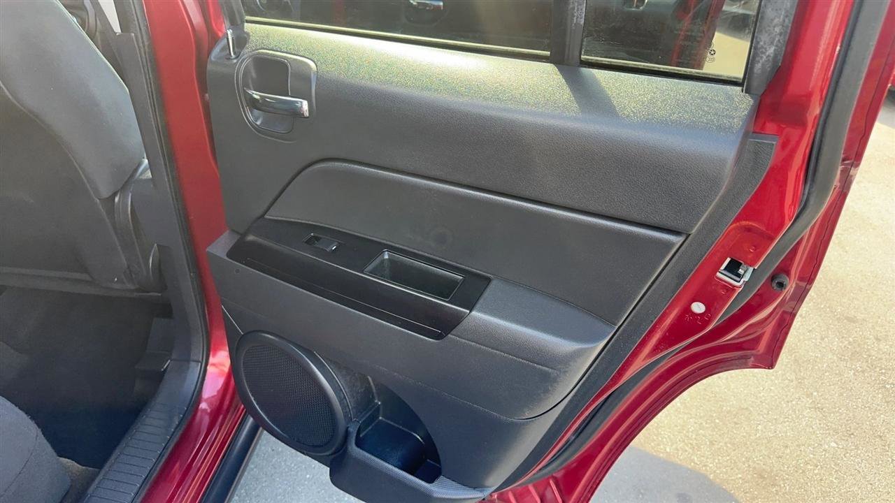 Used 2014 Jeep Patriot Latitude w/ Sun/Sound Group image 28