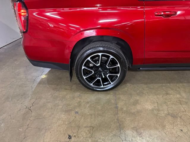 Used 2022 Chevrolet Suburban RST w/ Luxury Package AWD/4WD image 6