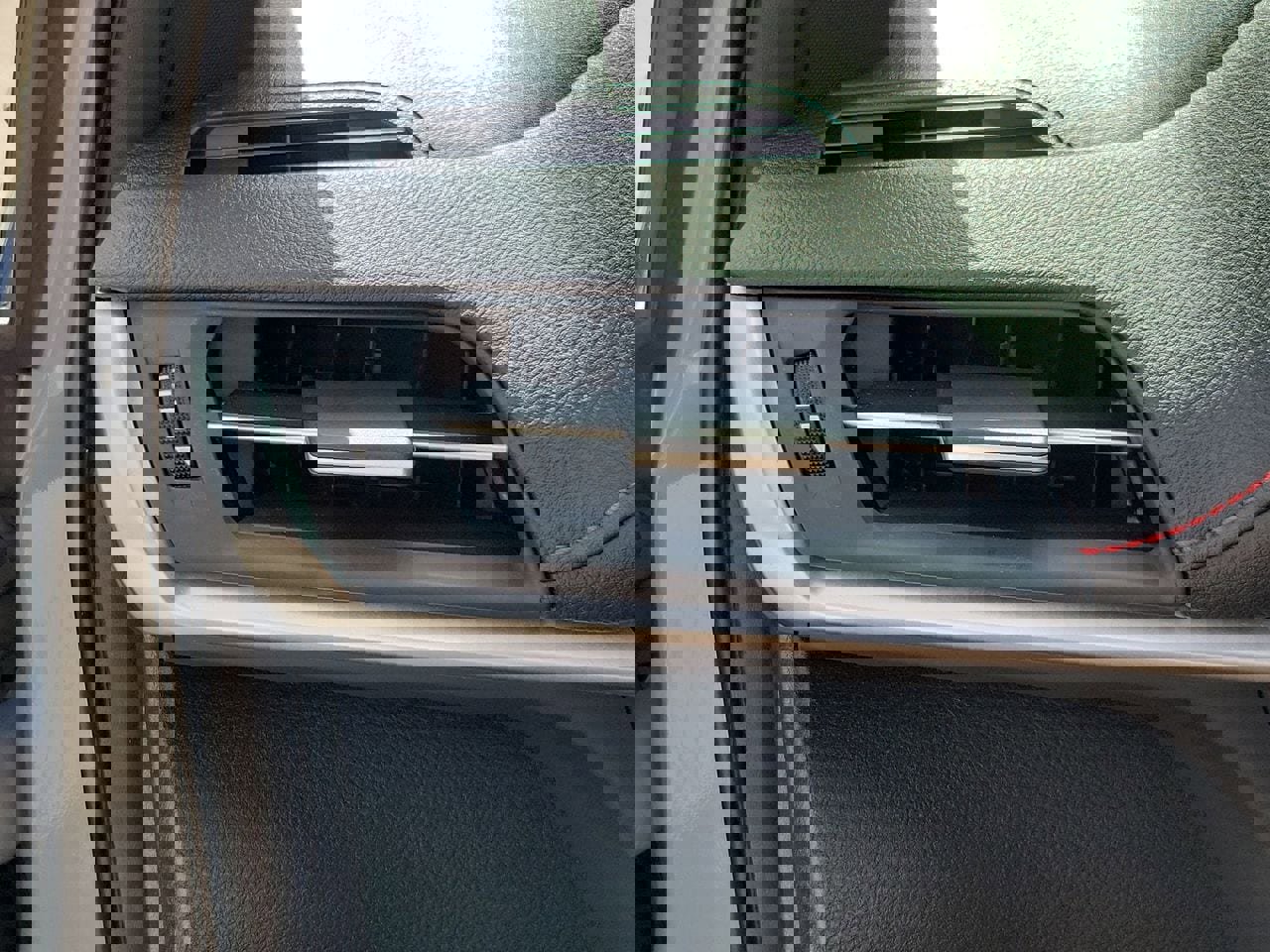 Used 2025 Toyota Sienna XSE w/ XSE Plus Package image 35