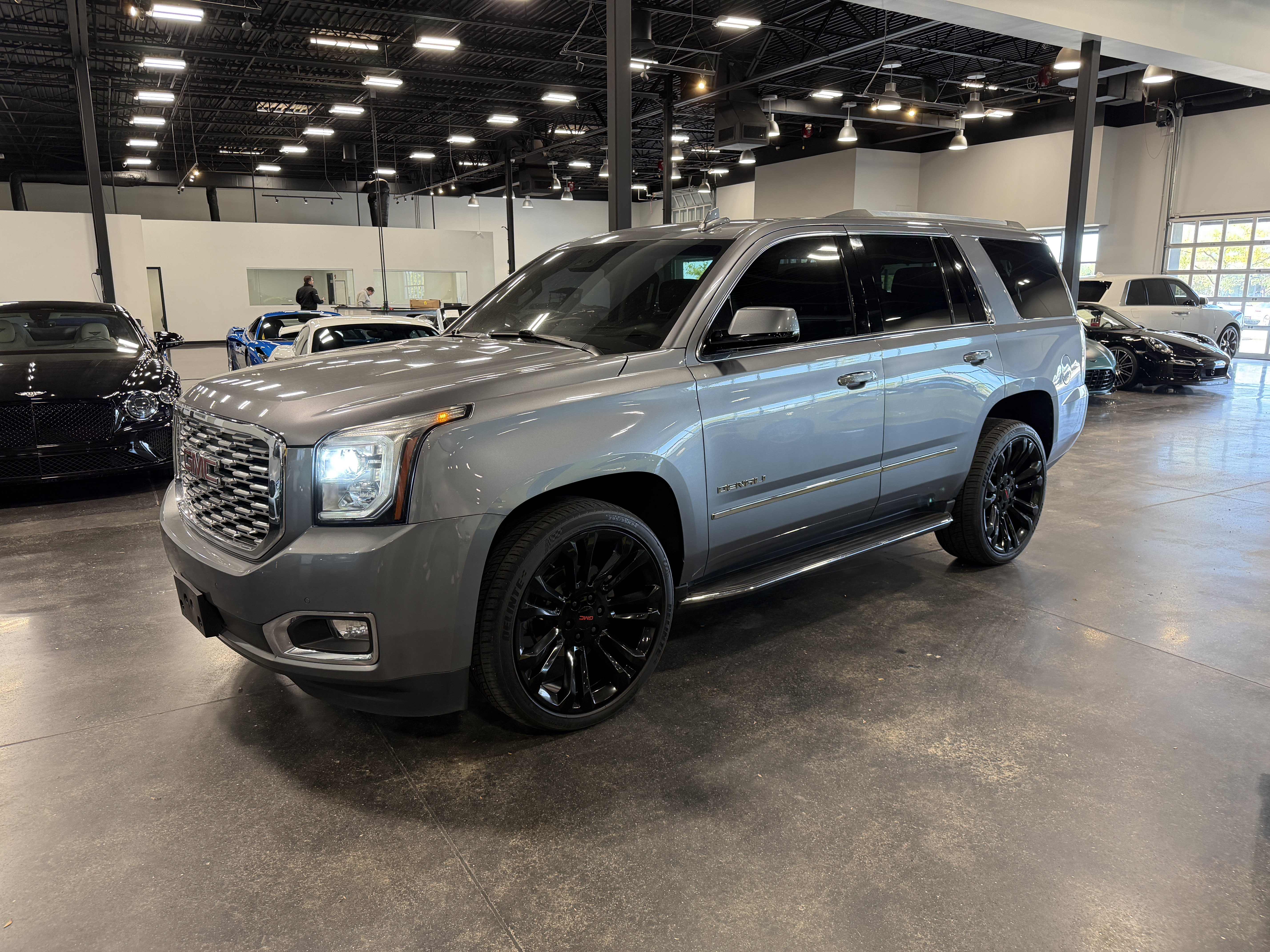 Used 2019 GMC Yukon Denali AWD/4WD image 3