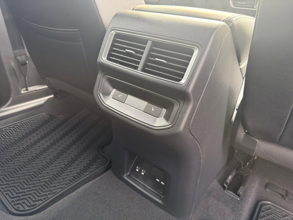 New 2026 Volkswagen Atlas Cross Sport SEL R-Line image 29