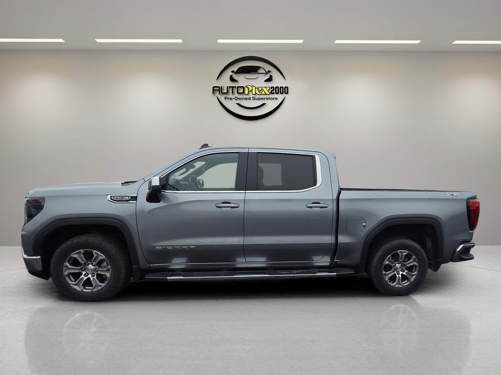 Used 2023 GMC Sierra 1500 SLE image 4
