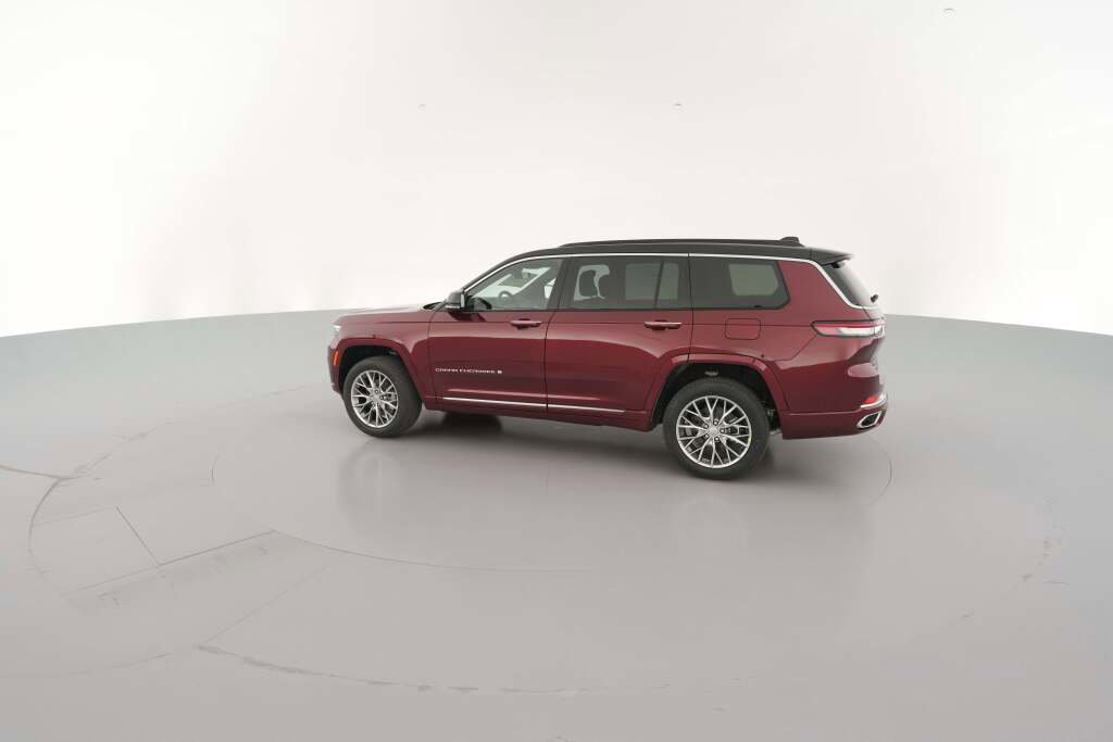 New 2025 Jeep Grand Cherokee L Summit w/ Luxury Tech Group V image 7