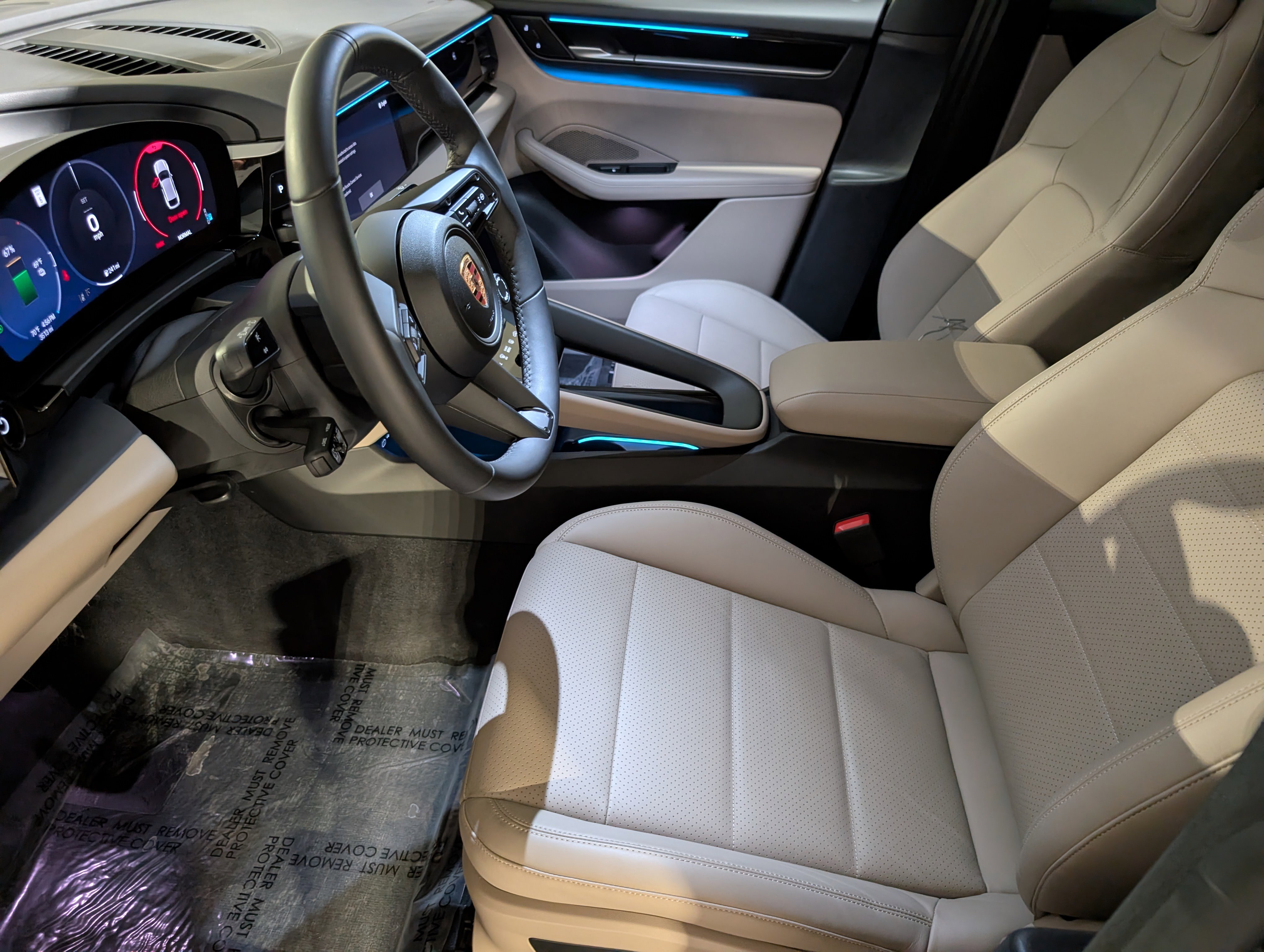 Certified 2025 Porsche Macan Electric image 5