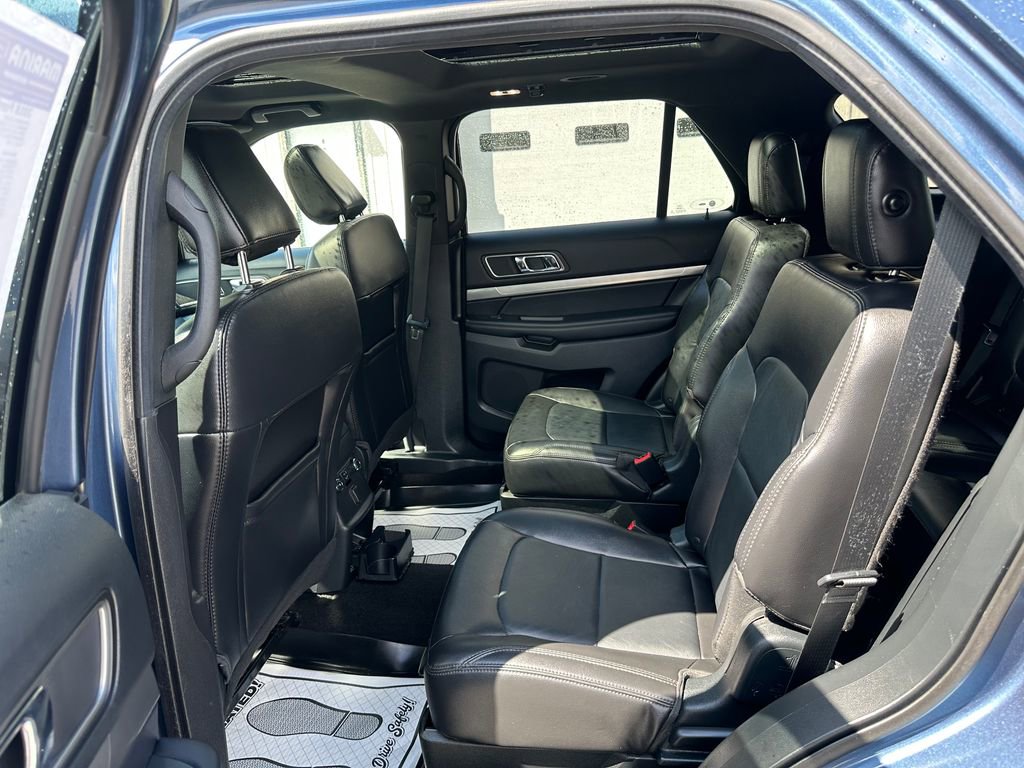 Used 2018 Ford Explorer XLT w/ Equipment Group 202A AWD/4WD image 27