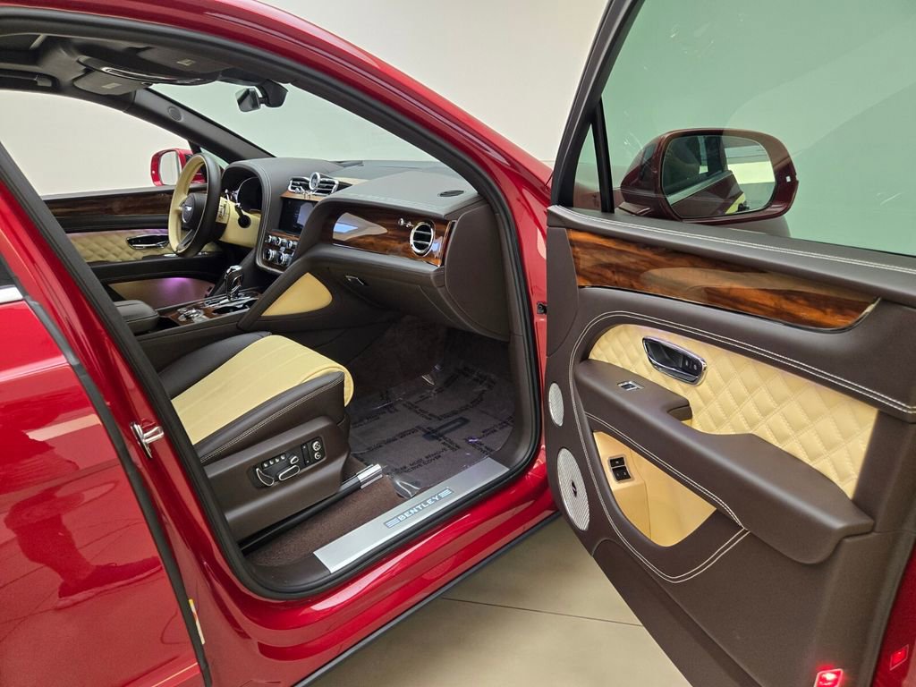 Certified 2021 Bentley Bentayga AWD/4WD image 30