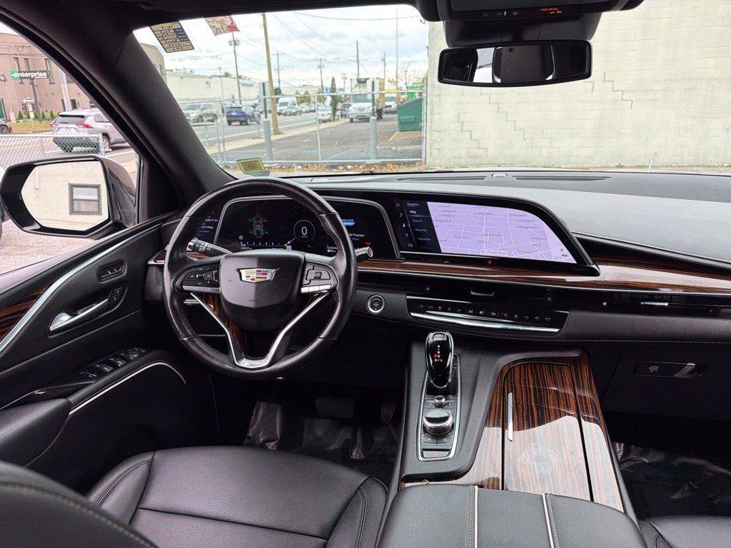 Used 2023 Cadillac Escalade Luxury AWD/4WD image 28