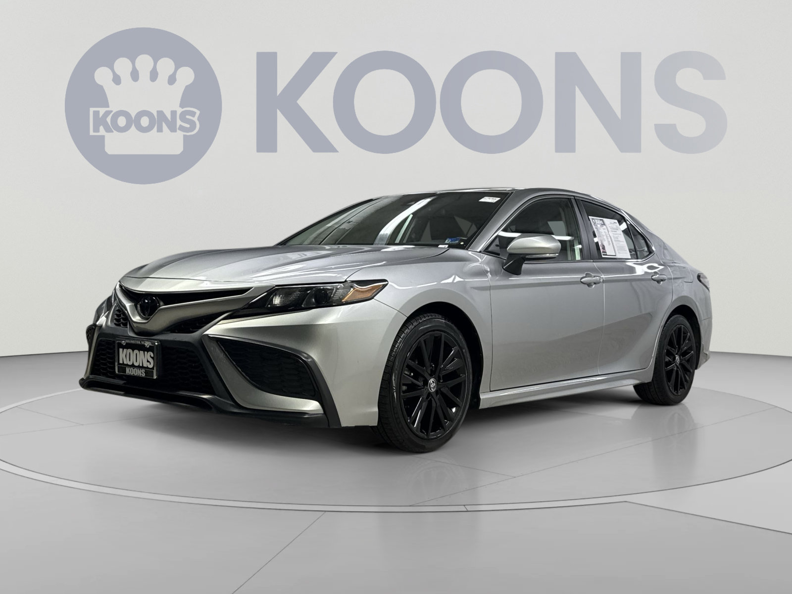 Used 2023 Toyota Camry SE FWD image 1