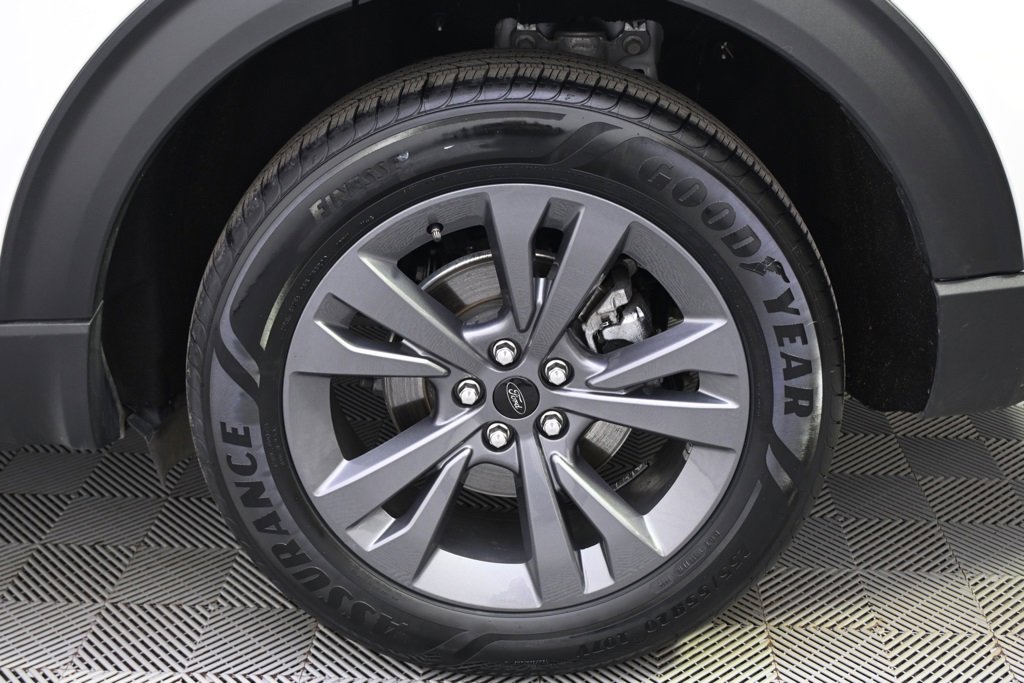 Used 2023 Ford Explorer XLT w/ Equipment Group 202A image 19