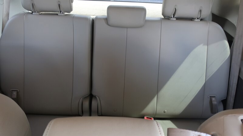 Used 2011 Toyota Sienna XLE w/ Premium Pkg FWD image 35