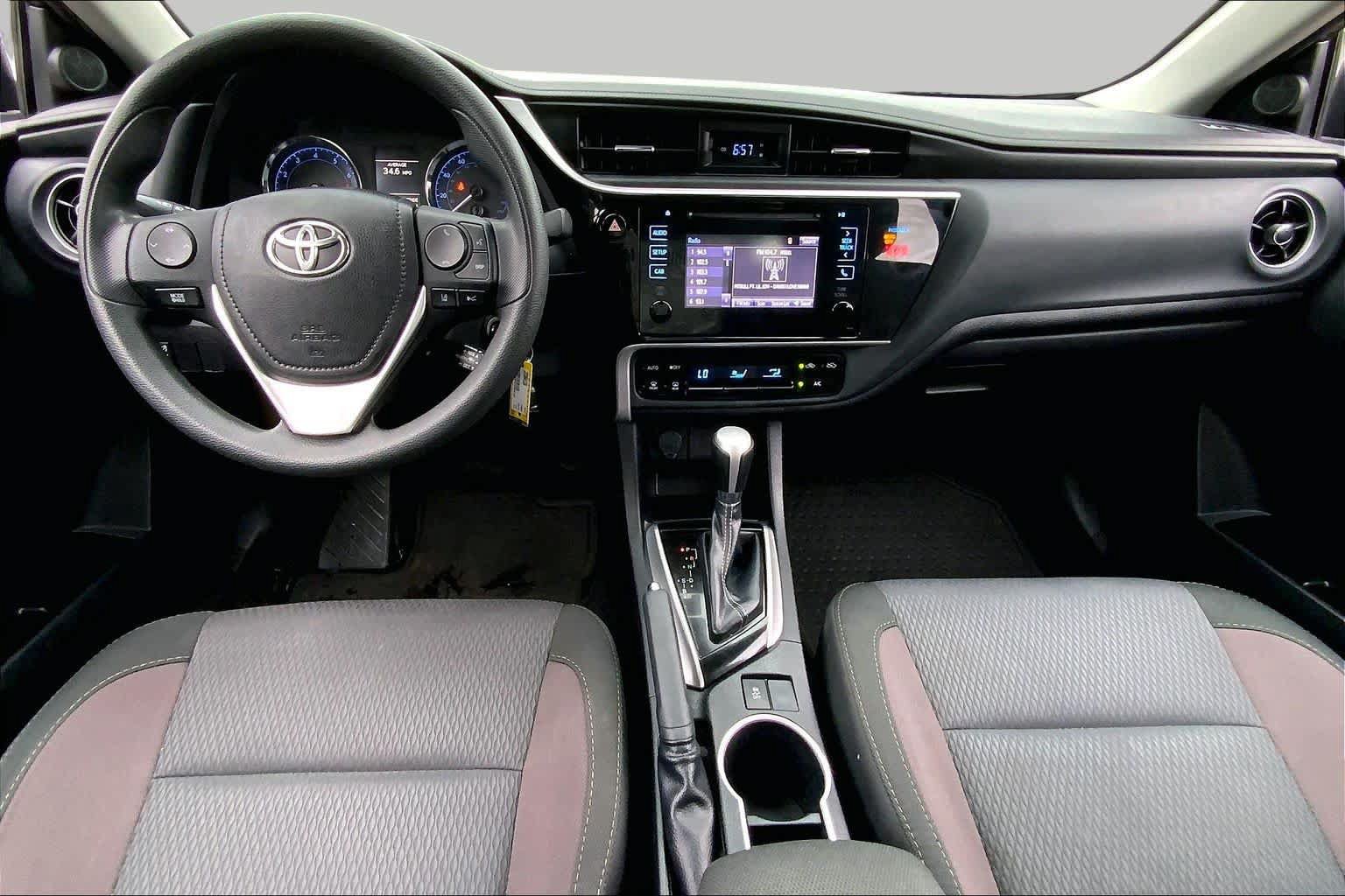 Used 2018 Toyota Corolla LE FWD image 16