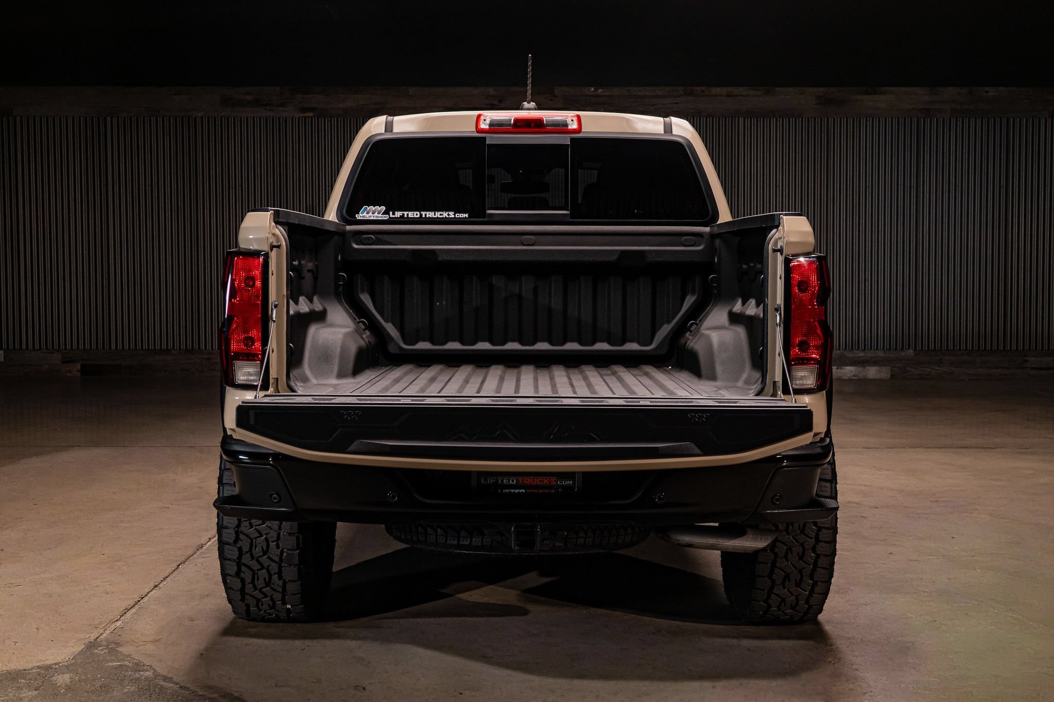 Used 2023 Chevrolet Colorado Trail Boss w/ Technology Package AWD/4WD image 9