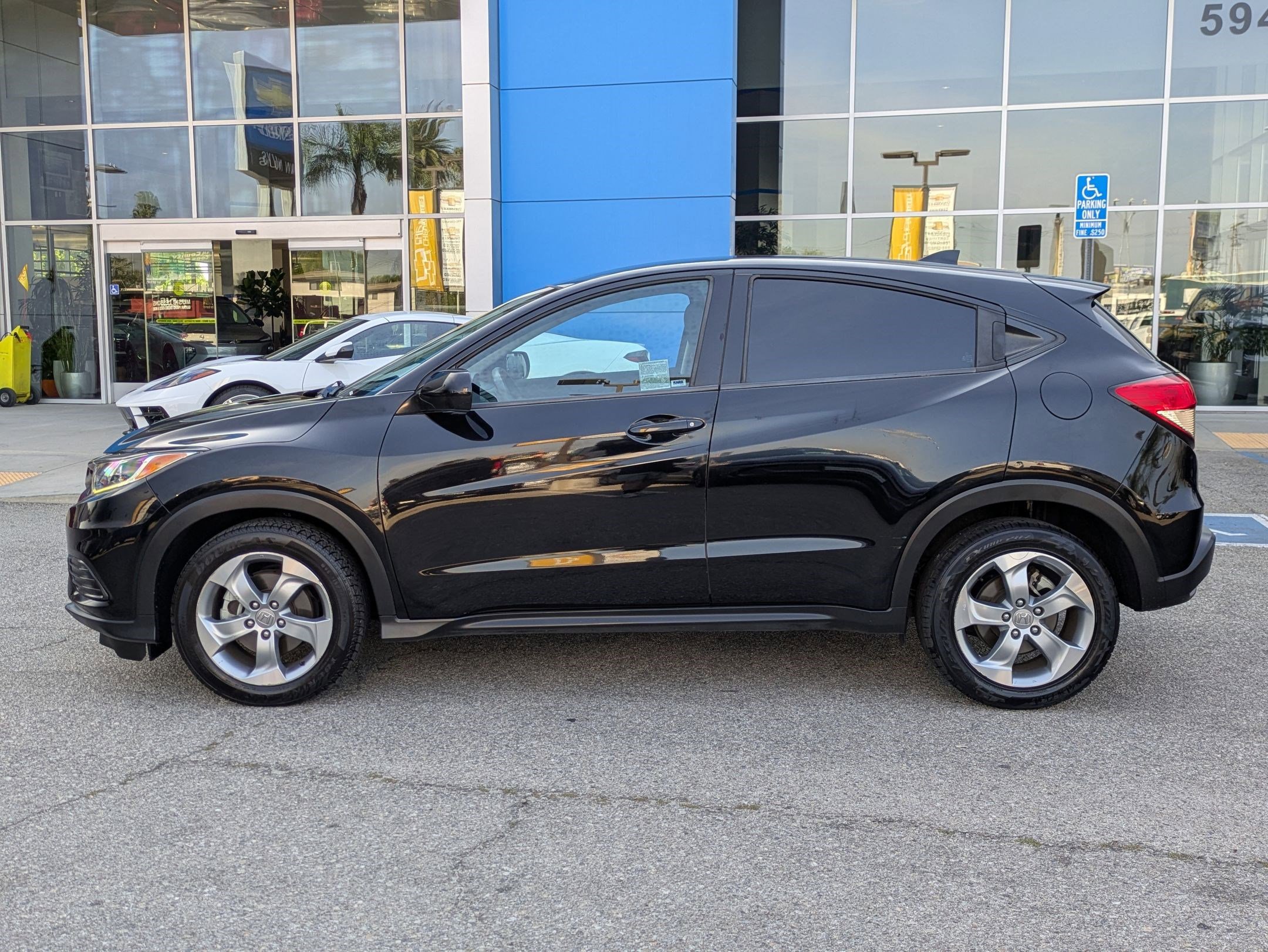 Used 2019 Honda HR-V LX image 8