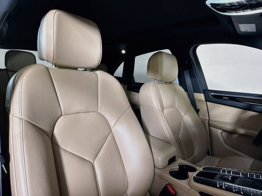 Certified 2019 Porsche Macan S AWD/4WD image 18