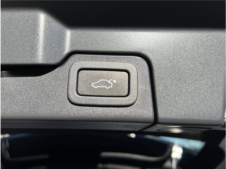 Used 2018 Land Rover Range Rover Evoque image 9