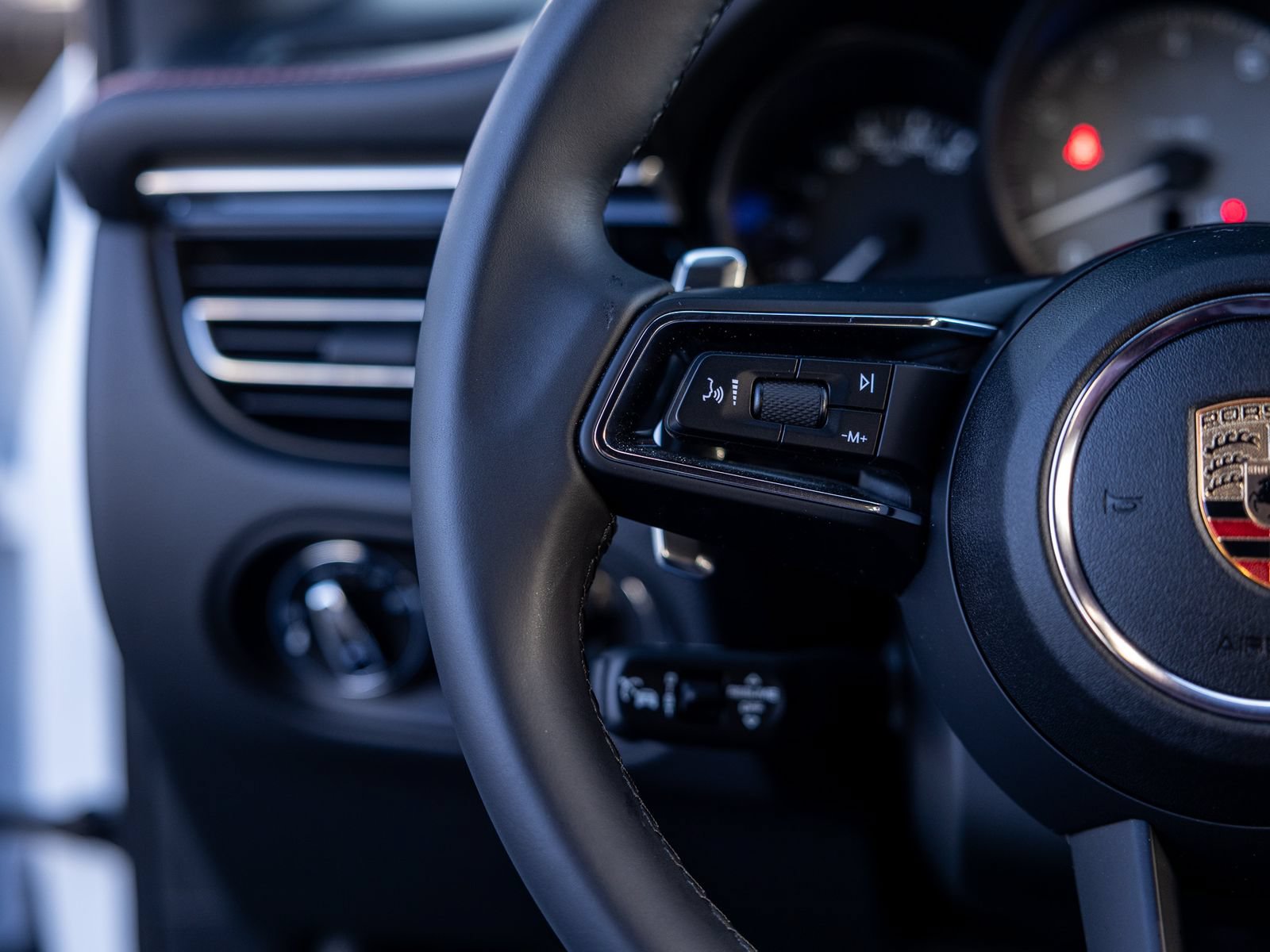 Certified 2025 Porsche Macan S AWD/4WD image 45