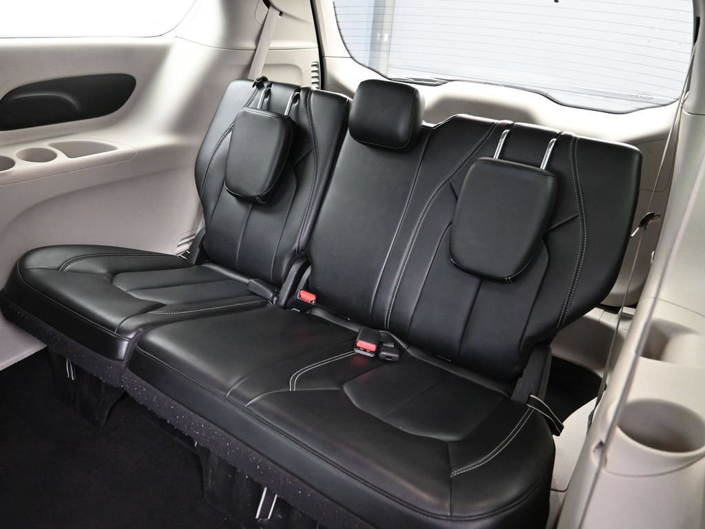 Certified 2023 Chrysler Pacifica Touring-L FWD image 23