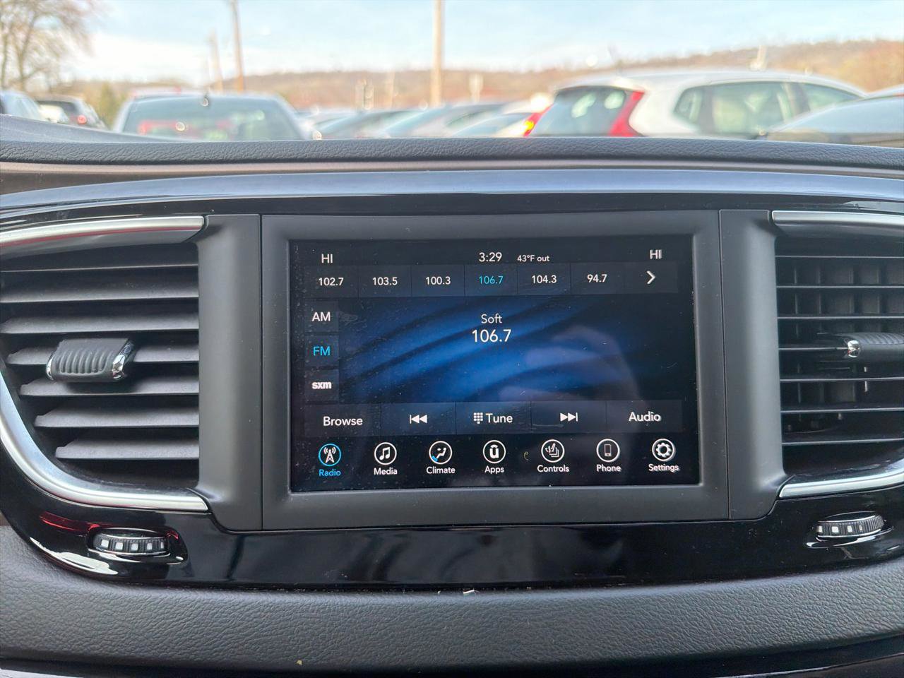 Used 2019 Chrysler Pacifica Touring-L FWD image 27