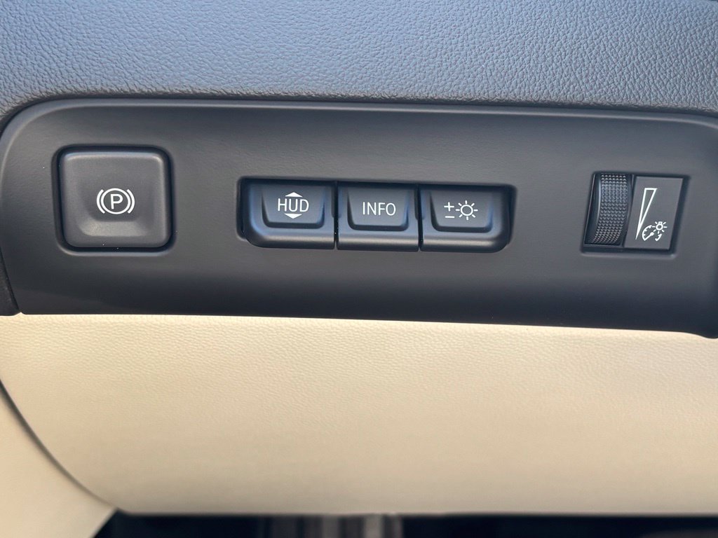 Used 2024 Buick Enclave Avenir AWD/4WD image 32
