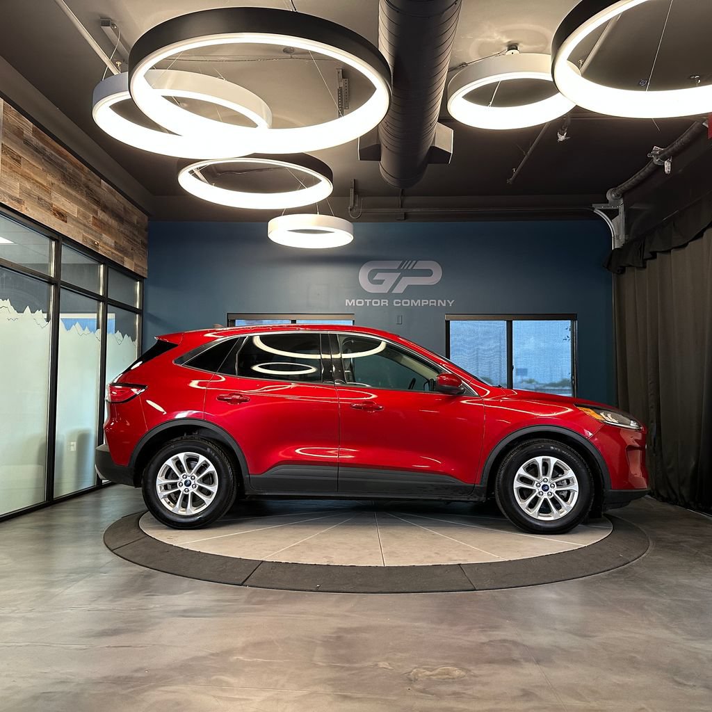 Used 2020 Ford Escape SE FWD image 2