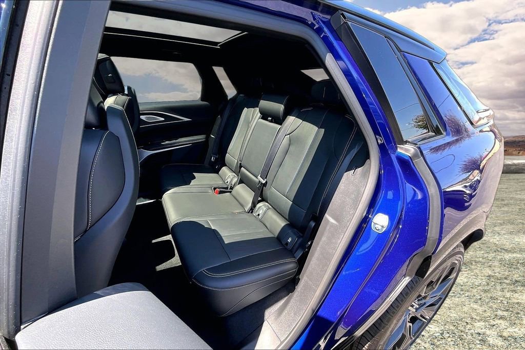 Used 2025 Cadillac Lyriq Sport image 22