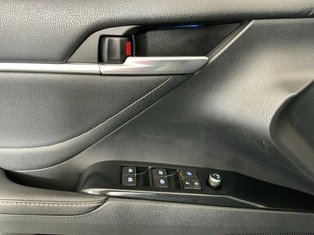 Used 2018 Toyota Camry XSE FWD image 18