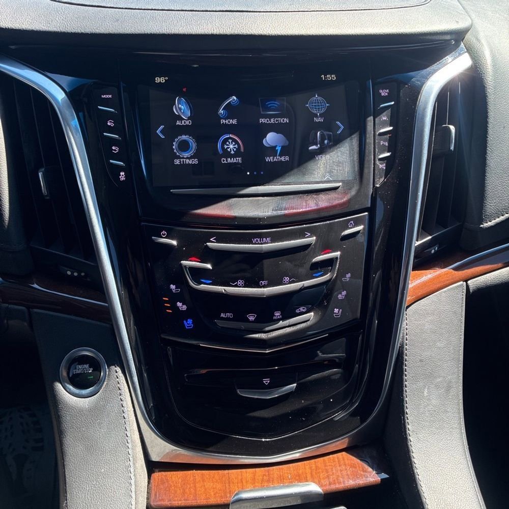 Used 2019 Cadillac Escalade ESV Premium Luxury image 10