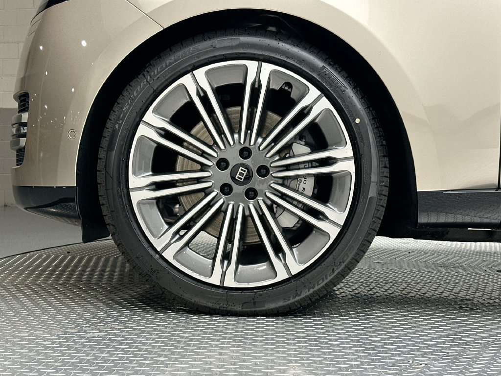 New 2027 Land Rover Range Rover SE AWD/4WD image 5