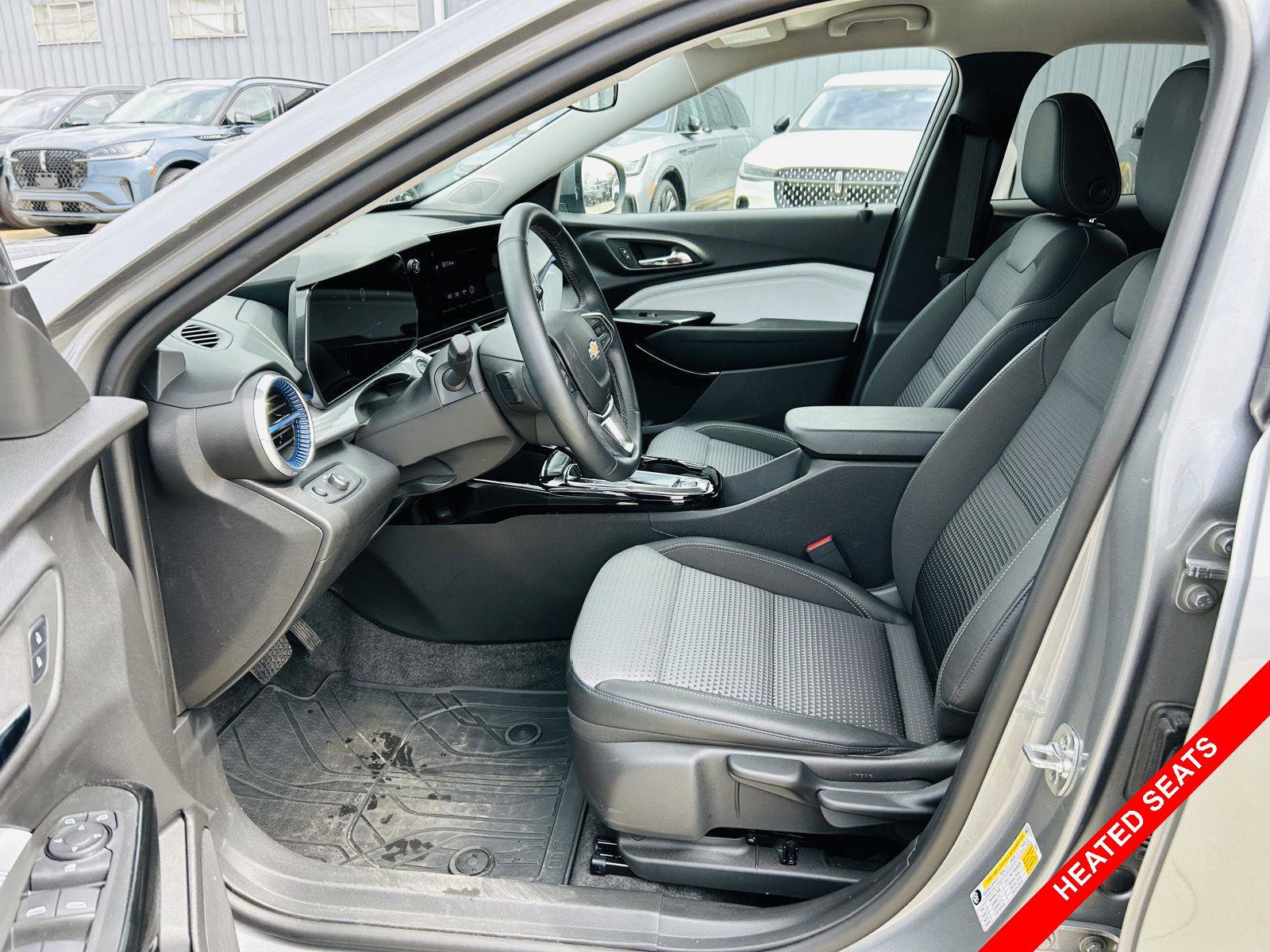 Used 2025 Chevrolet Trax LT w/ Driver Confidence Package image 3