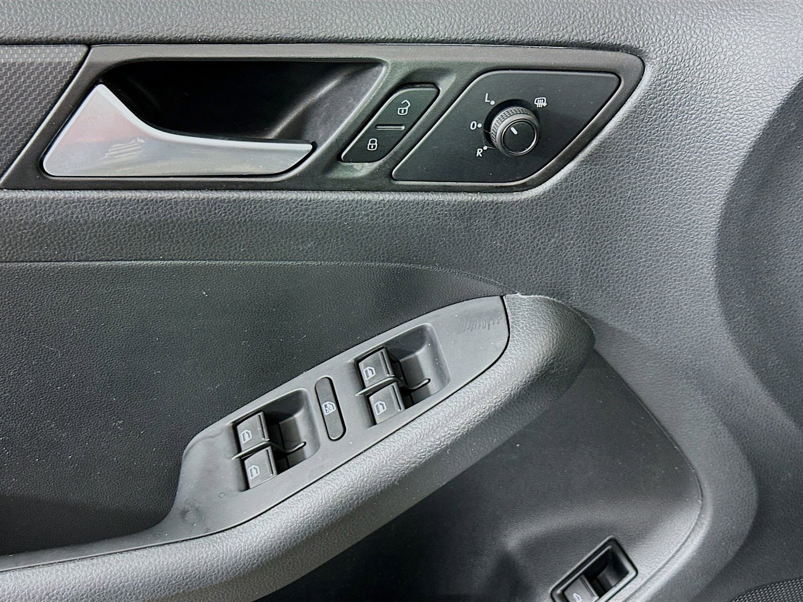 Used 2015 Volkswagen Jetta S image 17