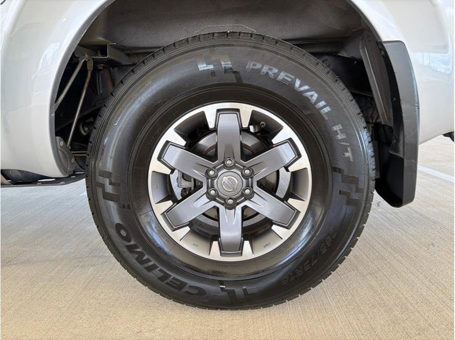 Used 2014 Nissan Frontier PRO-4X AWD/4WD image 23