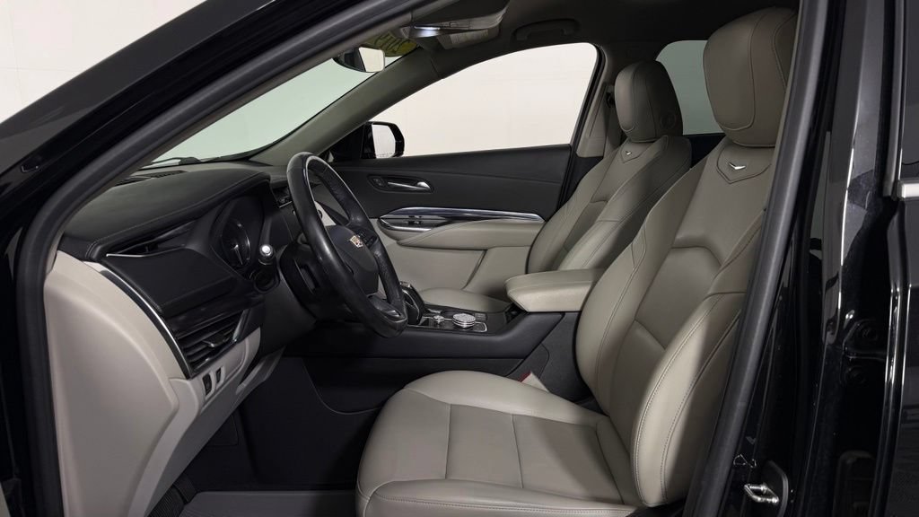 Used 2019 Cadillac XT4 Luxury w/ Cold Weather Package FWD image 14