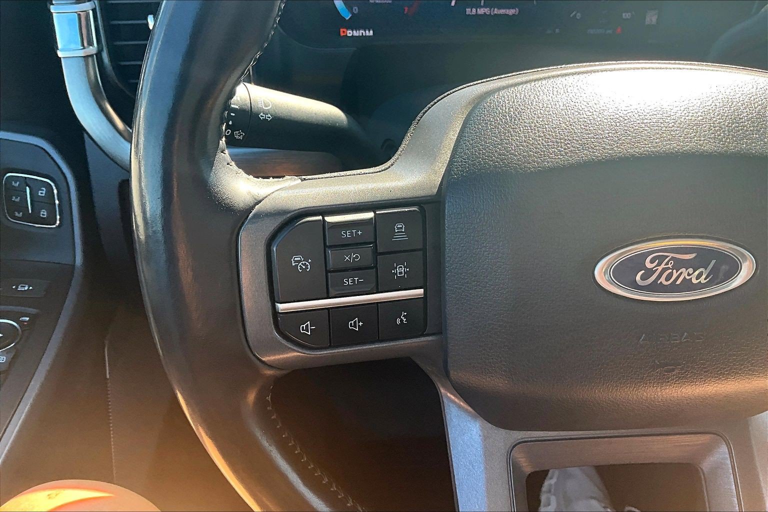 Used 2023 Ford F250 Lariat w/ Lariat Ultimate Package AWD/4WD image 19