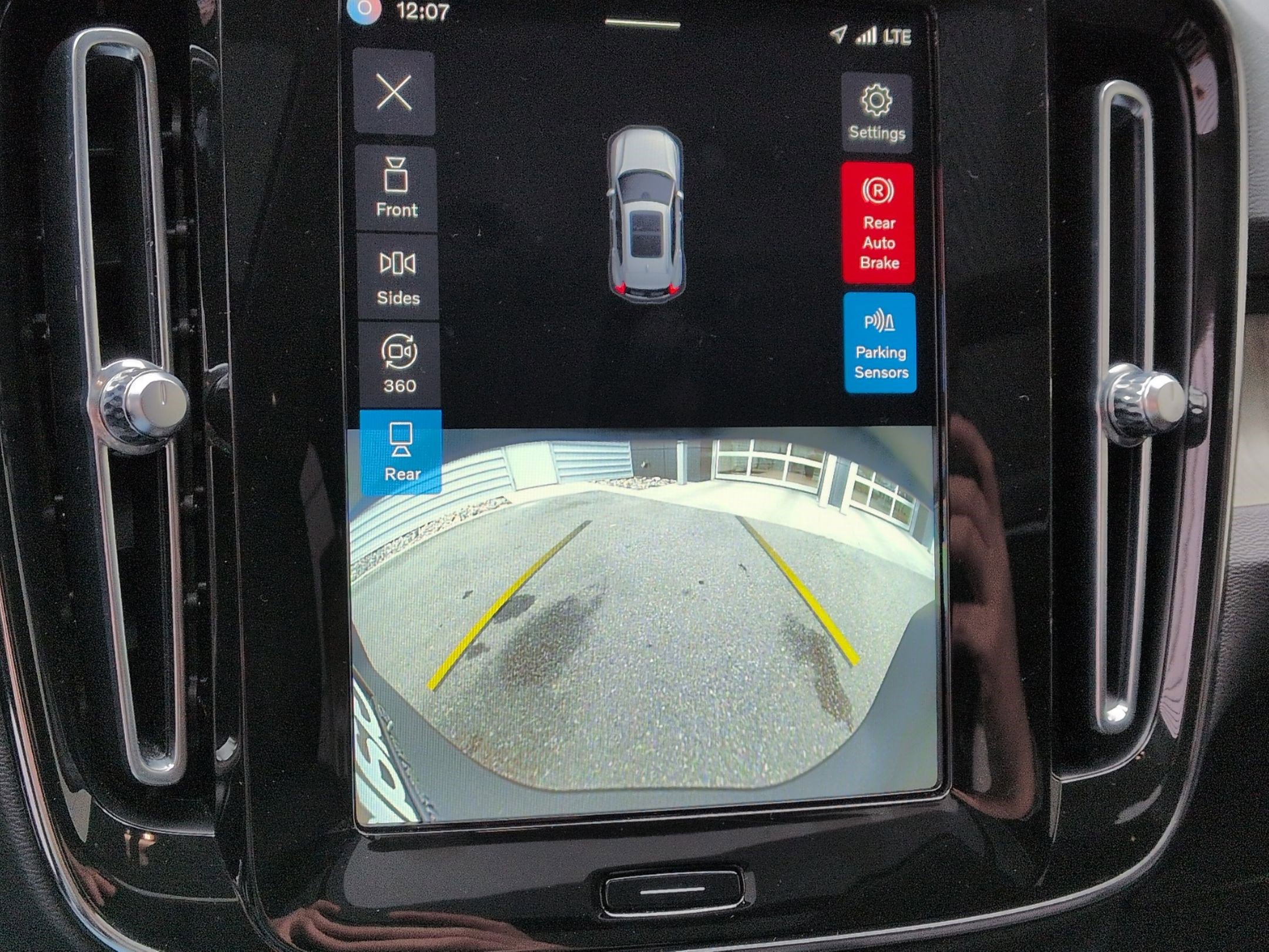 Certified 2023 Volvo XC40 B5 Ultimate w/ Climate Package image 25