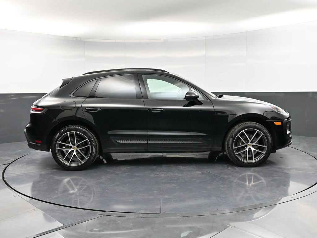 Certified 2025 Porsche Macan image 9