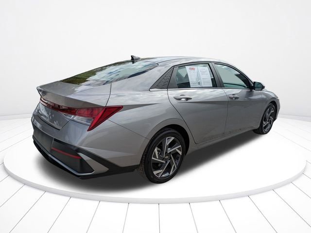 Used 2025 Hyundai Elantra SEL image 4