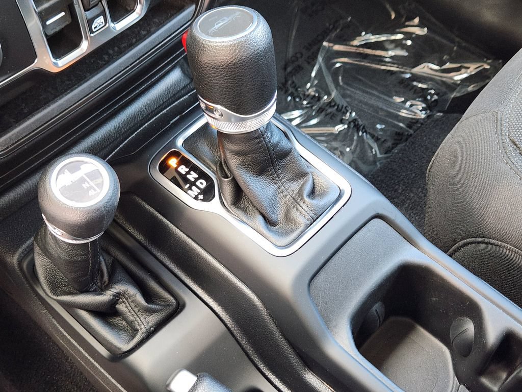 Used 2023 Jeep Gladiator Sport AWD/4WD image 11