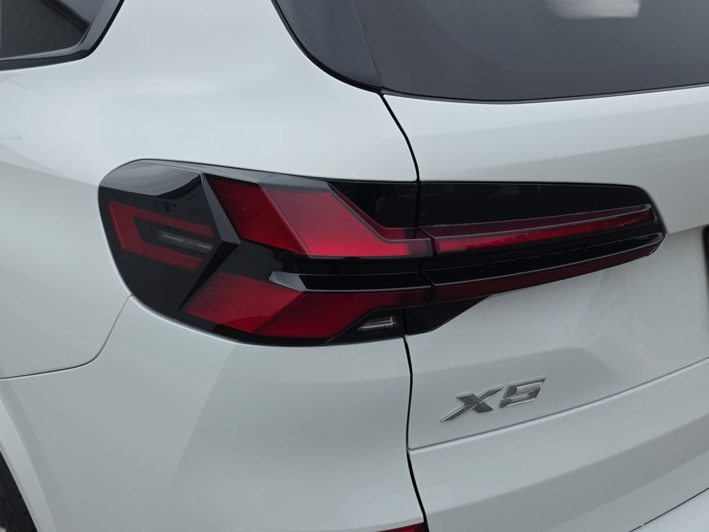 Used 2024 BMW X5 xDrive40i w/ M Sport Package AWD/4WD image 34