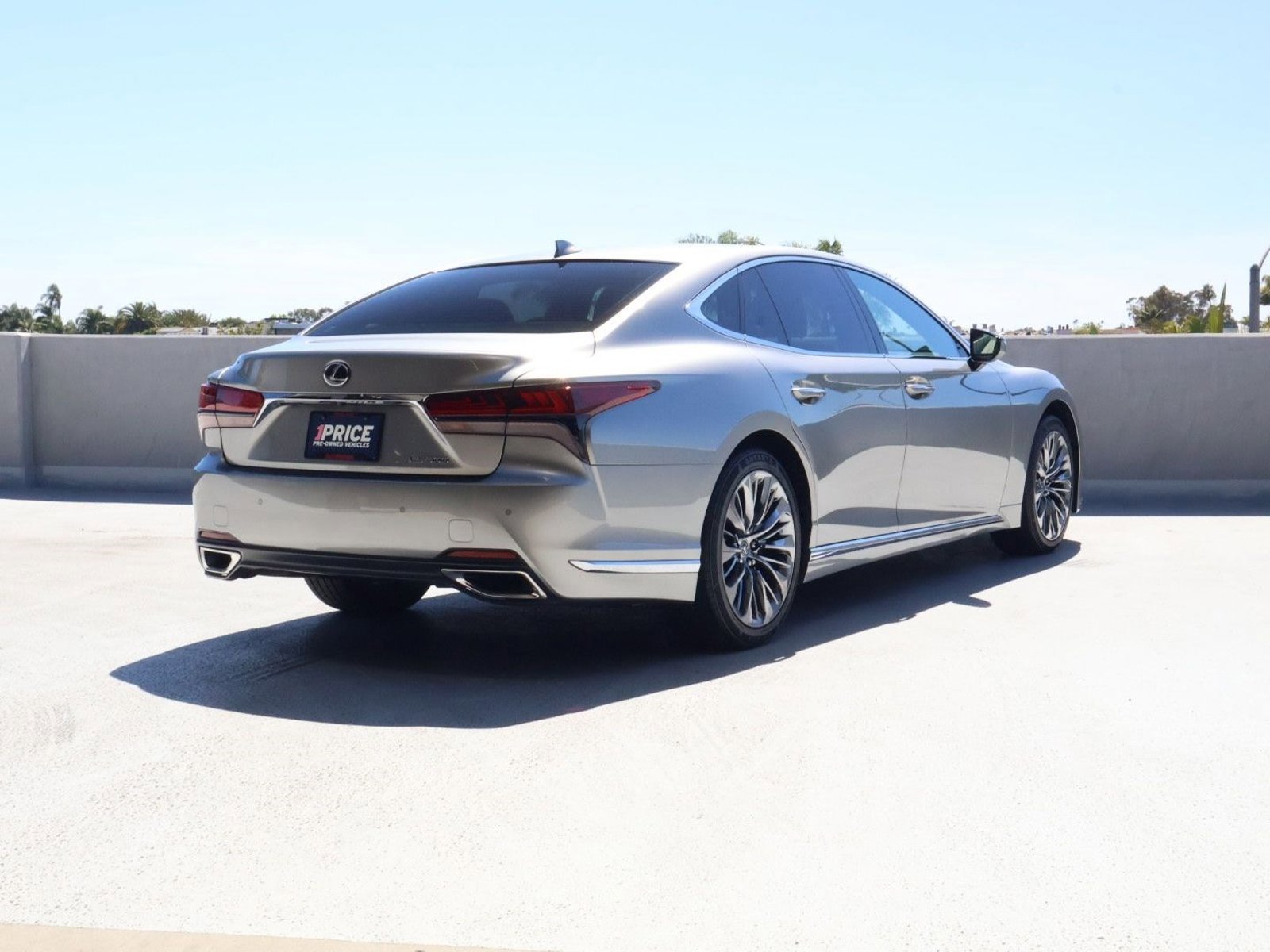 Used 2023 Lexus LS 500 w/ Accessory Package (Z2) RWD image 9