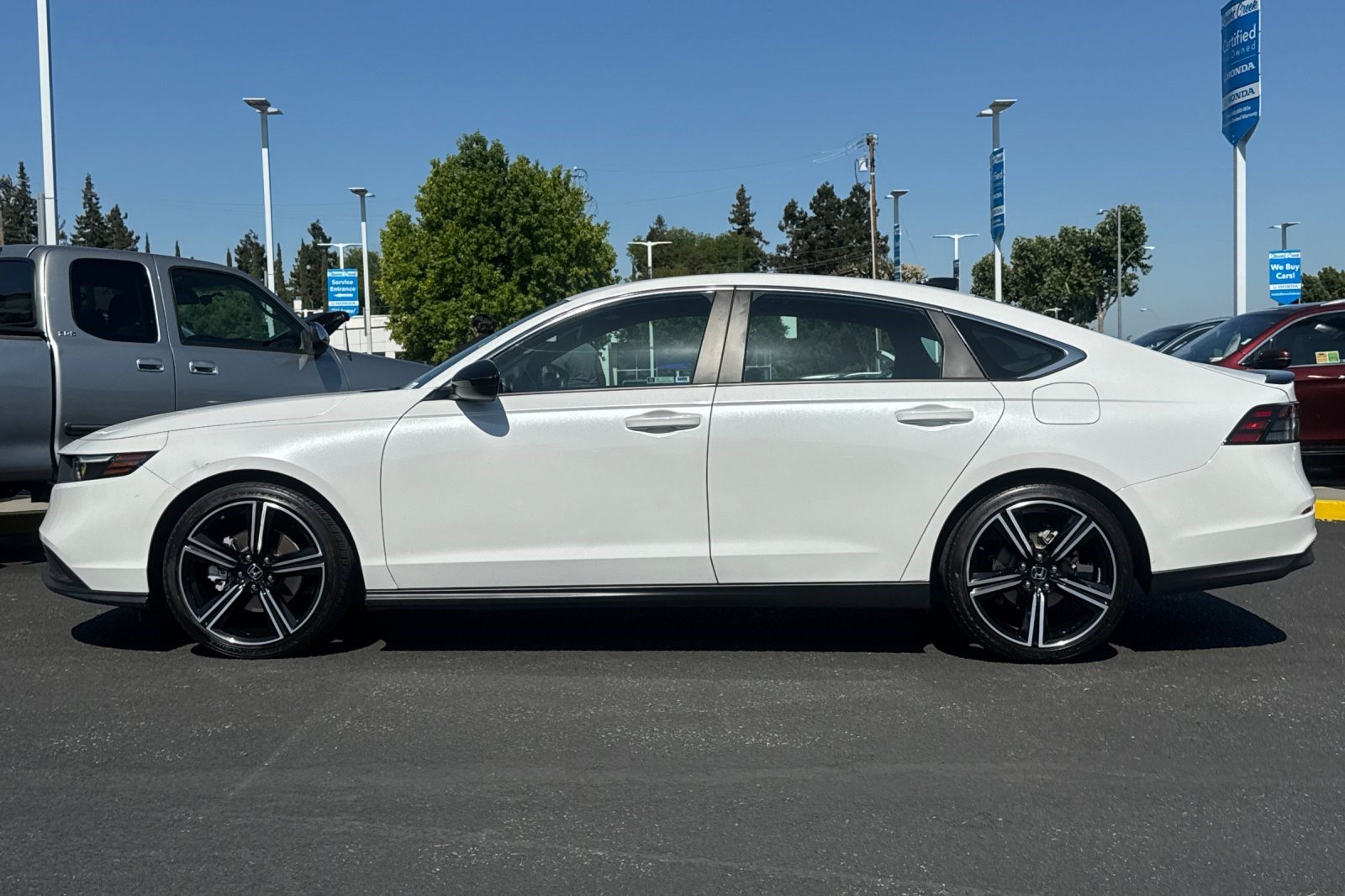 Used 2023 Honda Accord Sport image 2