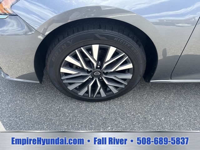 Used 2024 Nissan Altima 2.5 SV FWD image 12