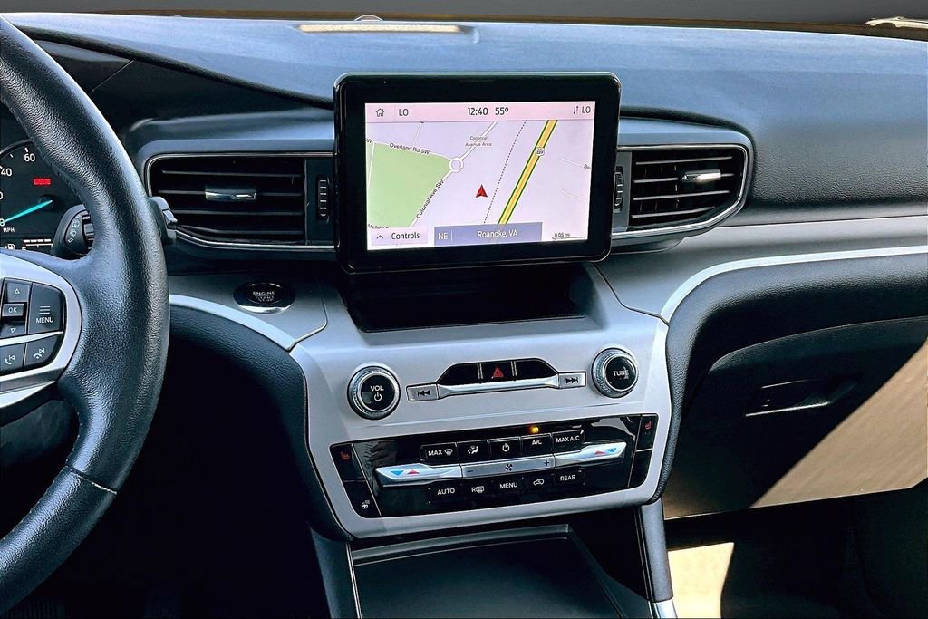 Used 2022 Ford Explorer XLT w/ Equipment Group 202A image 9