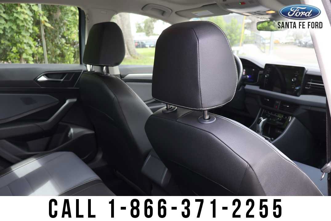 Used 2025 Volkswagen Jetta SE FWD image 18