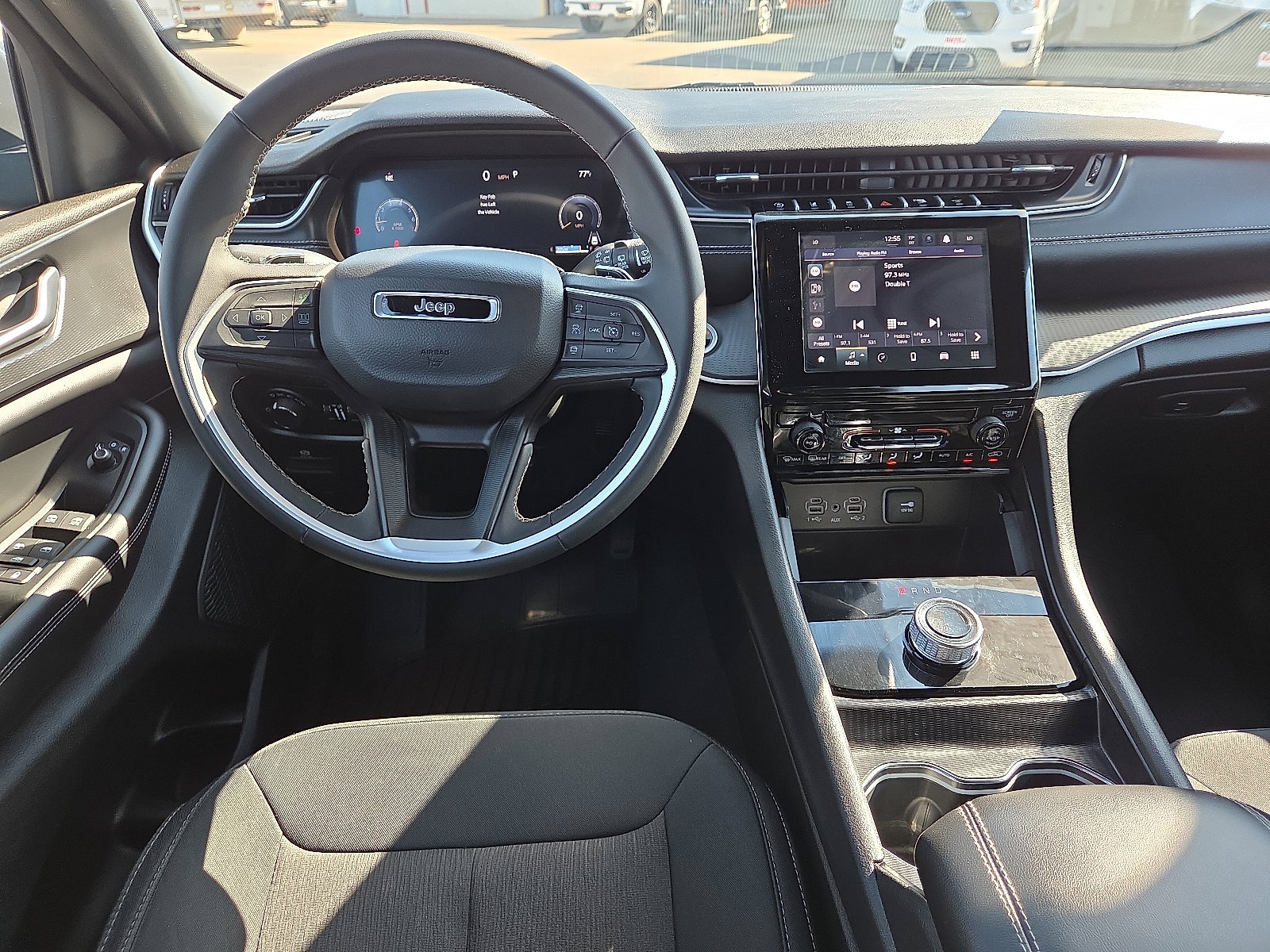 Used 2024 Jeep Grand Cherokee Laredo image 10