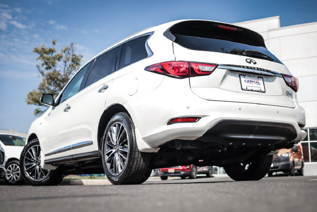 Used 2017 INFINITI QX60 Luxe w/ Deluxe Technology Package AWD/4WD image 2