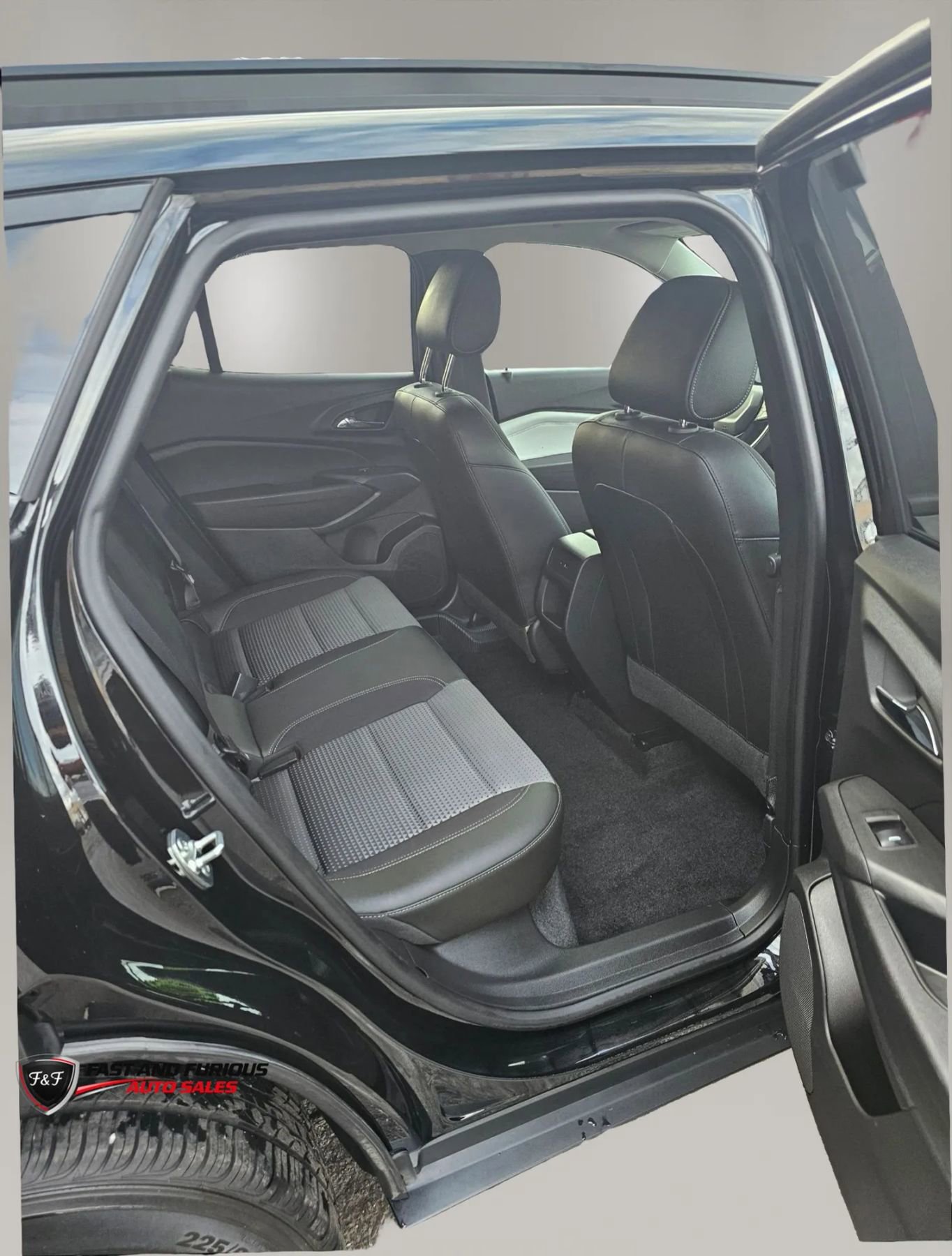 Used 2024 Chevrolet Trax LT FWD image 9
